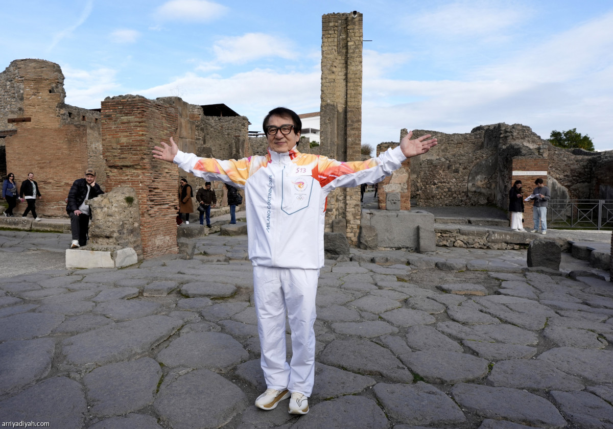 جاكي يحمل شعلة ميلانو