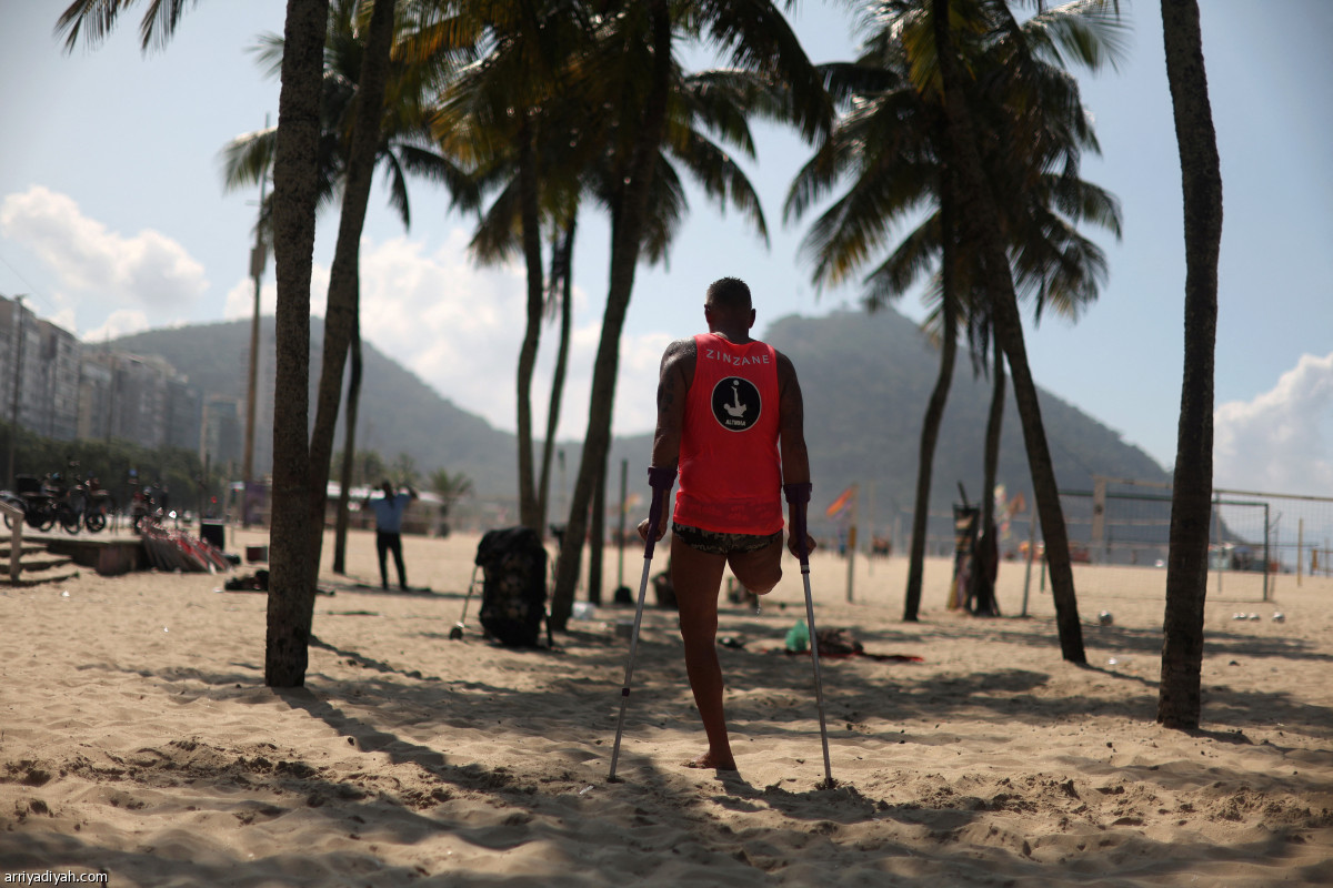 كرة قدم بساق واحدة