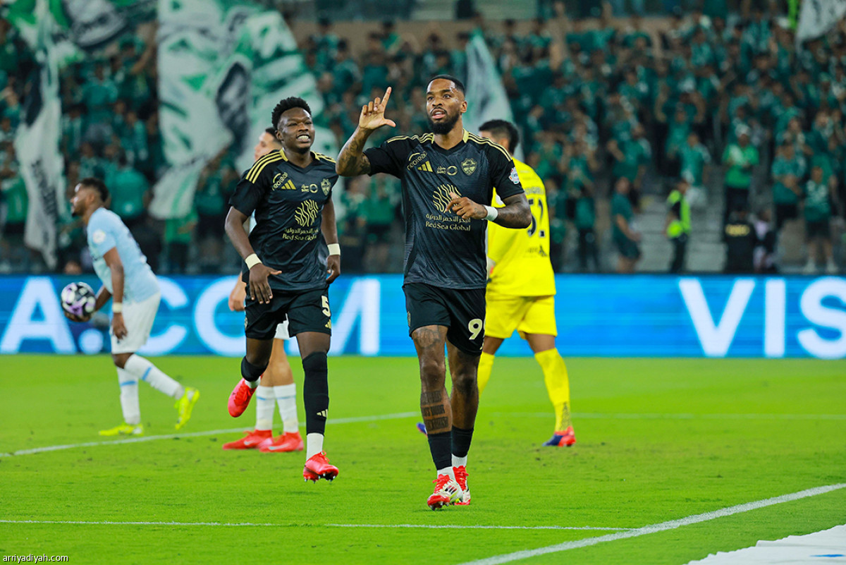 الأهلي يستعرض