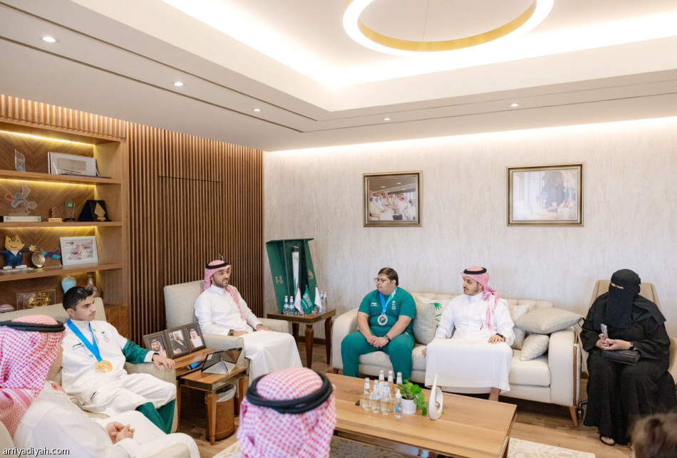 الفيصل يلتقي بأبطال السعودية في الدورات الآسيوية والعالمية