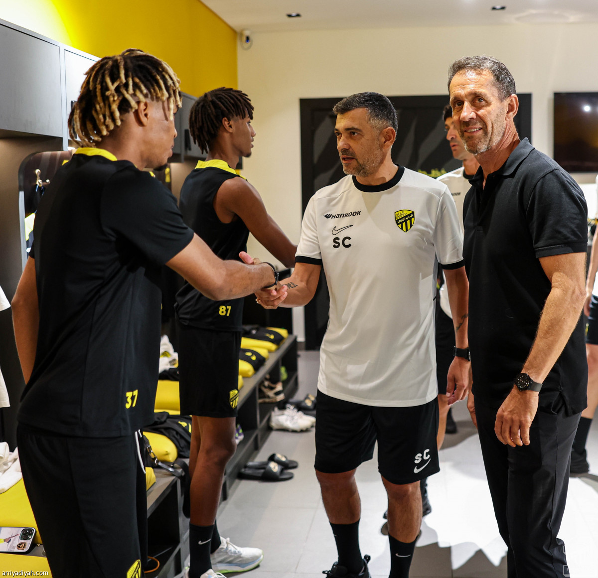 اللقاء الأول