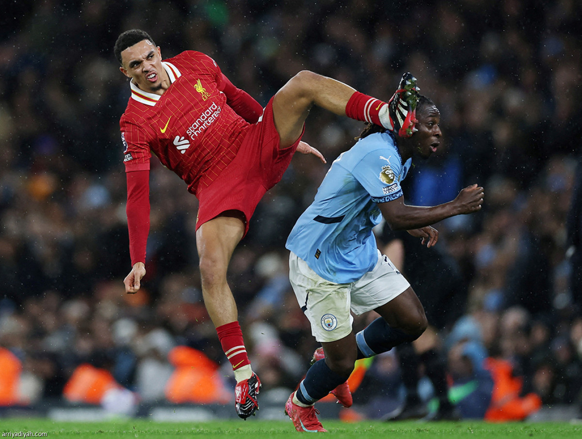 الأحمر يعزز الصدارة