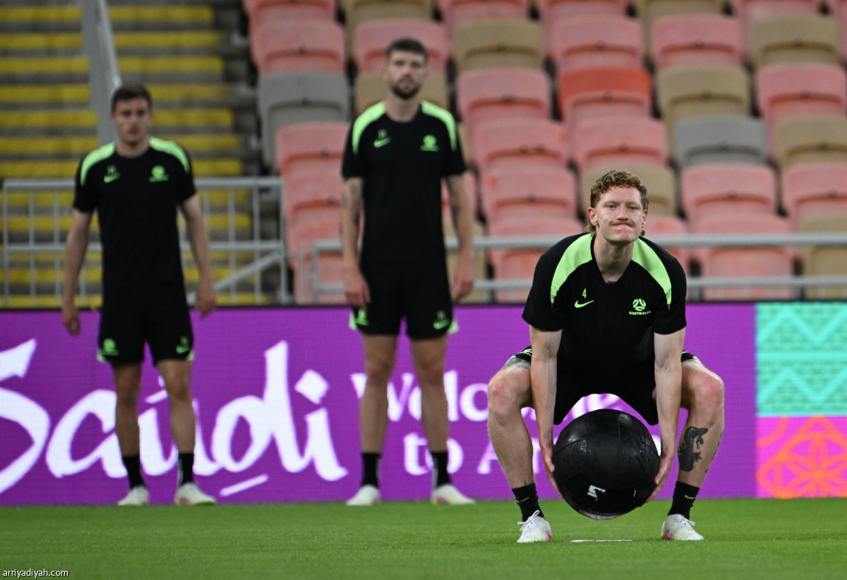 تأهب الصقور والكناغر