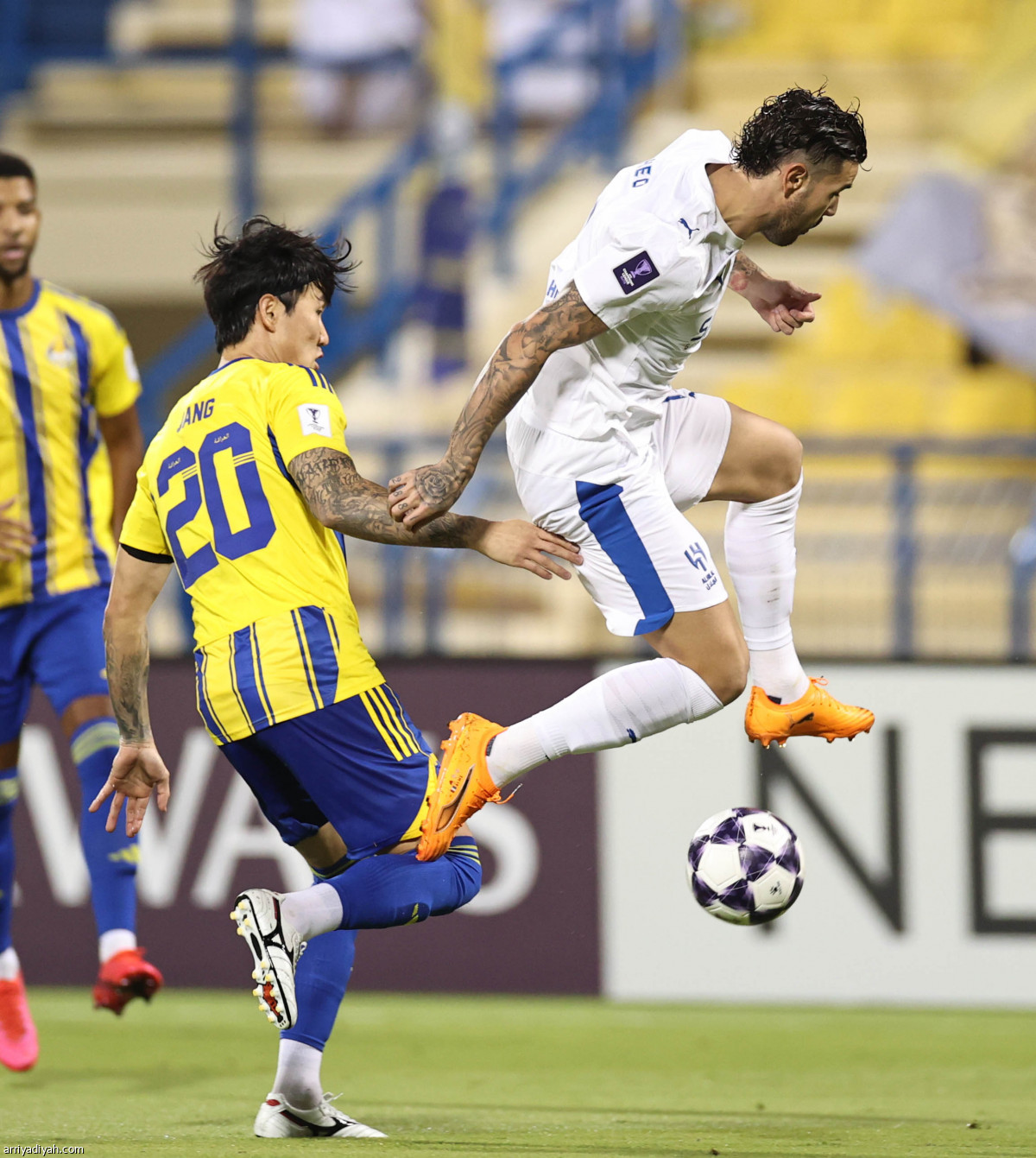 تعزيز صدارة الهلال