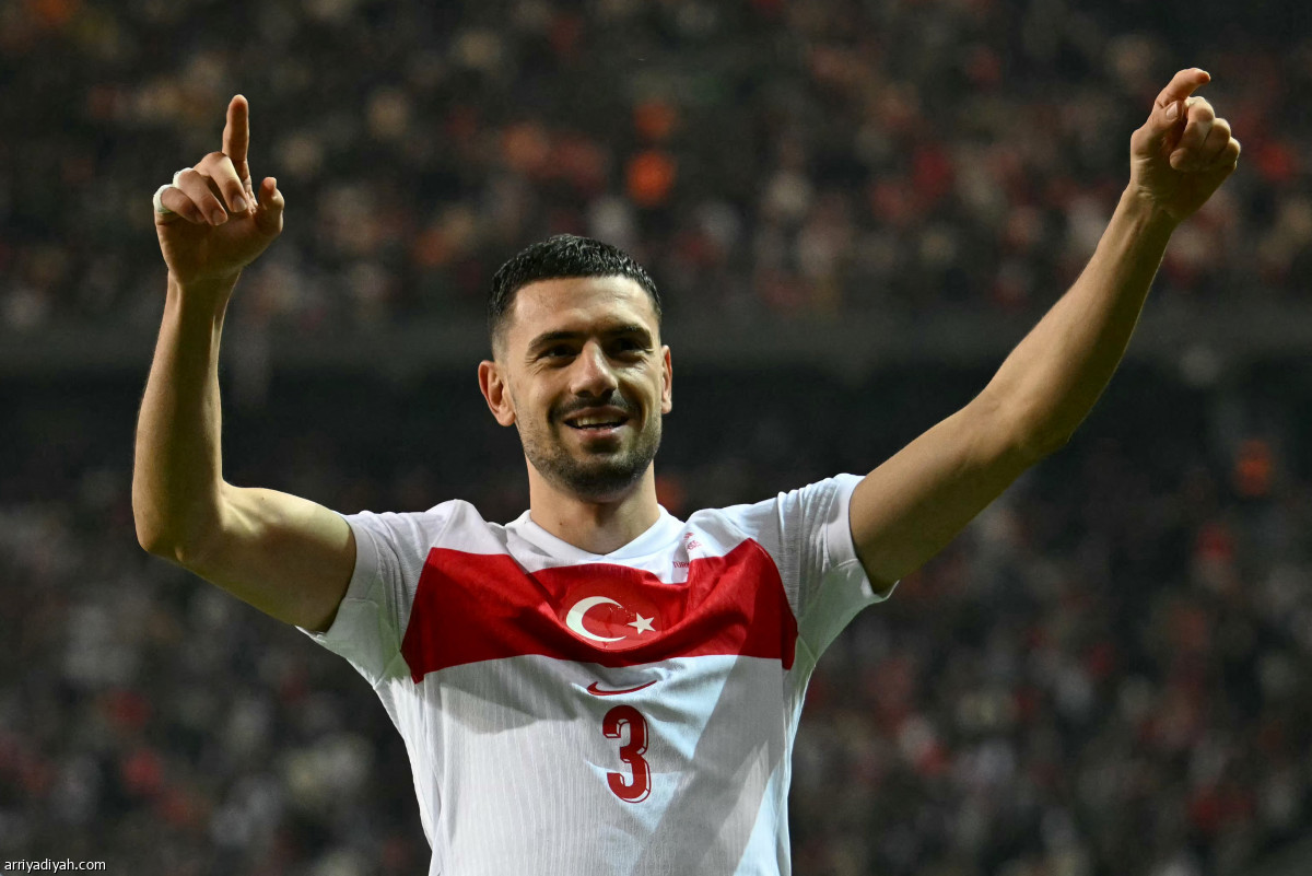 ديميرال يحتفل