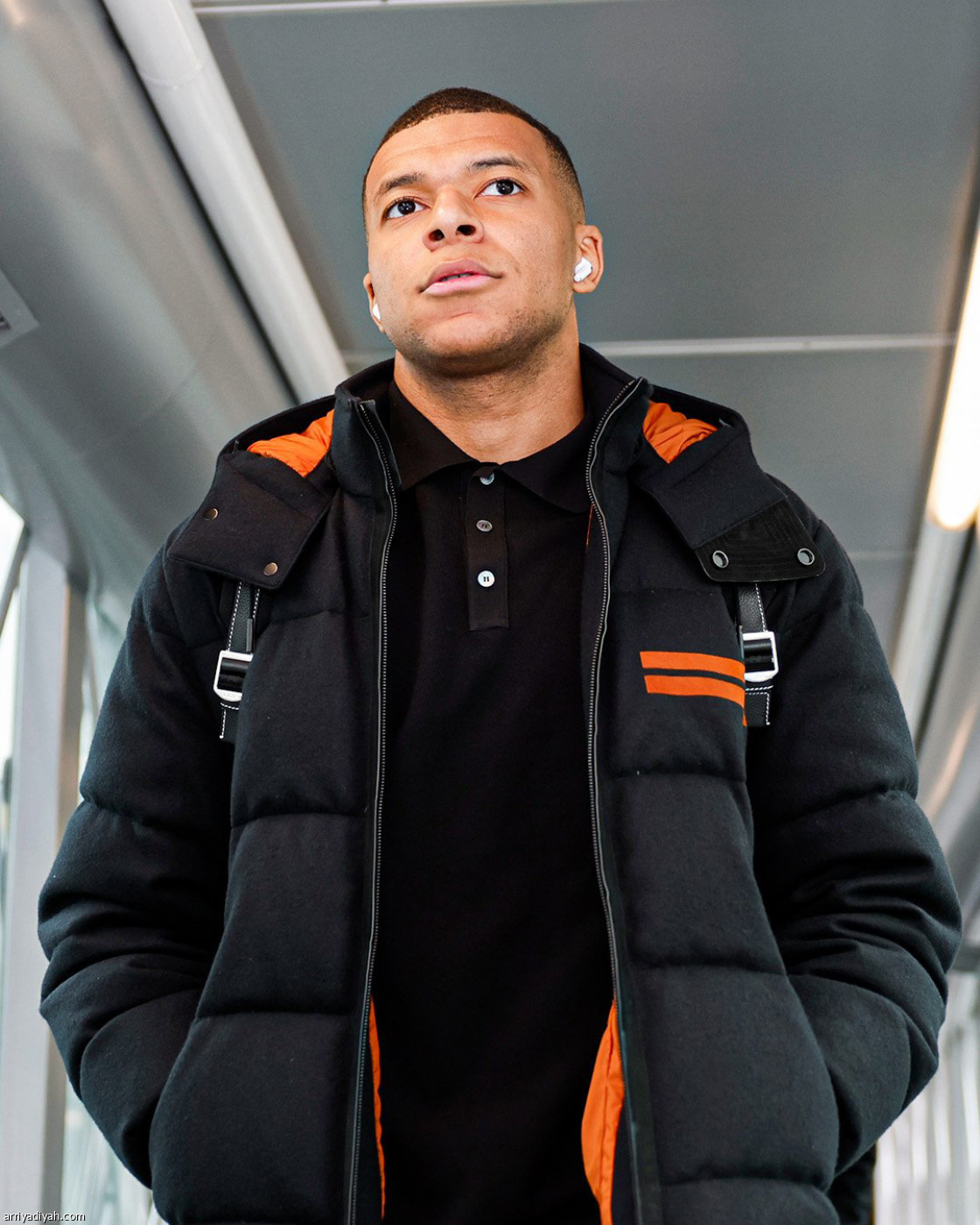 «حامل اللقب» يغادر