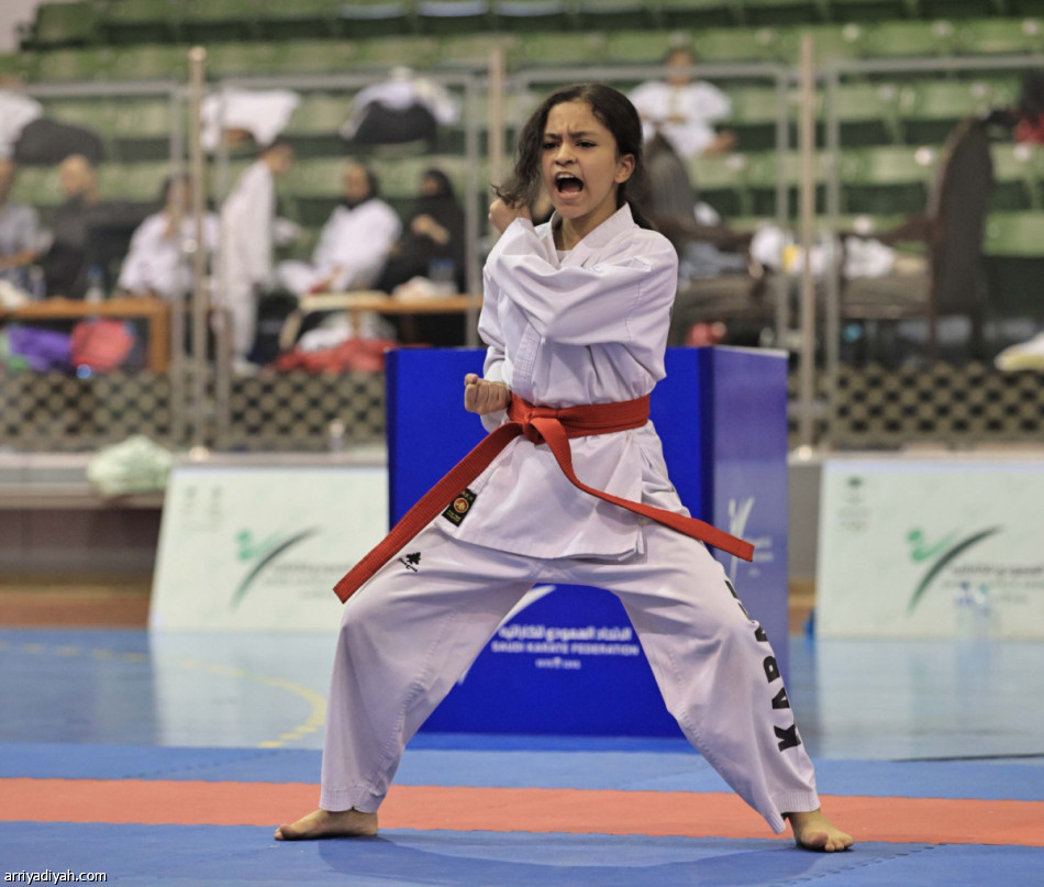 سيدات الهلال والاتحاد يتوشحن ذهب  الكاراتيه