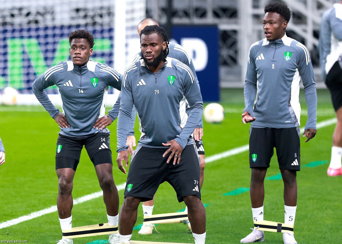 الأهلي.. بجميع الأجانب