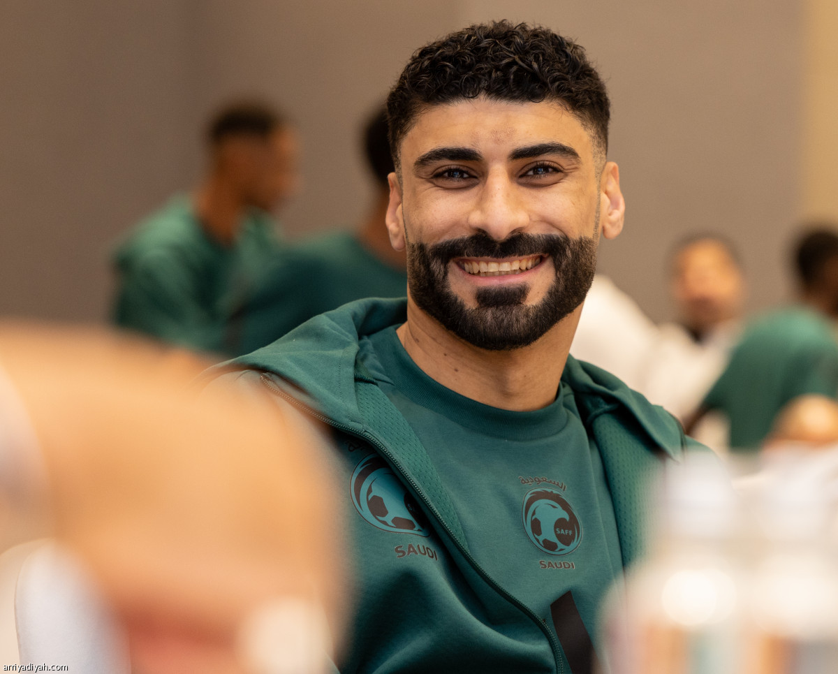 الأخضر يجتمع