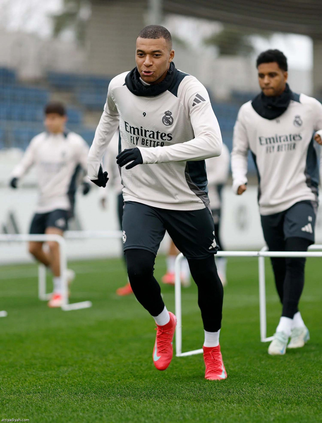 الريال.. ضغط واستحواذ