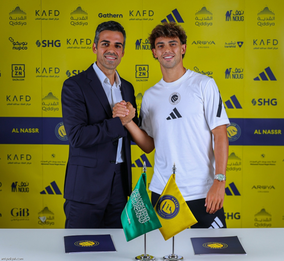 فيليكس يوقع