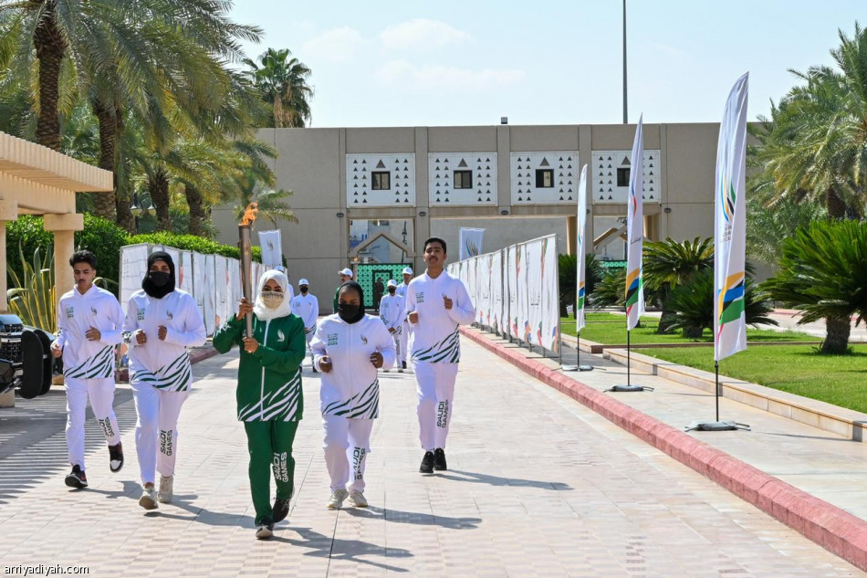 أمير  تبوك يتسلم شعلة «الألعاب السعودية 2023»