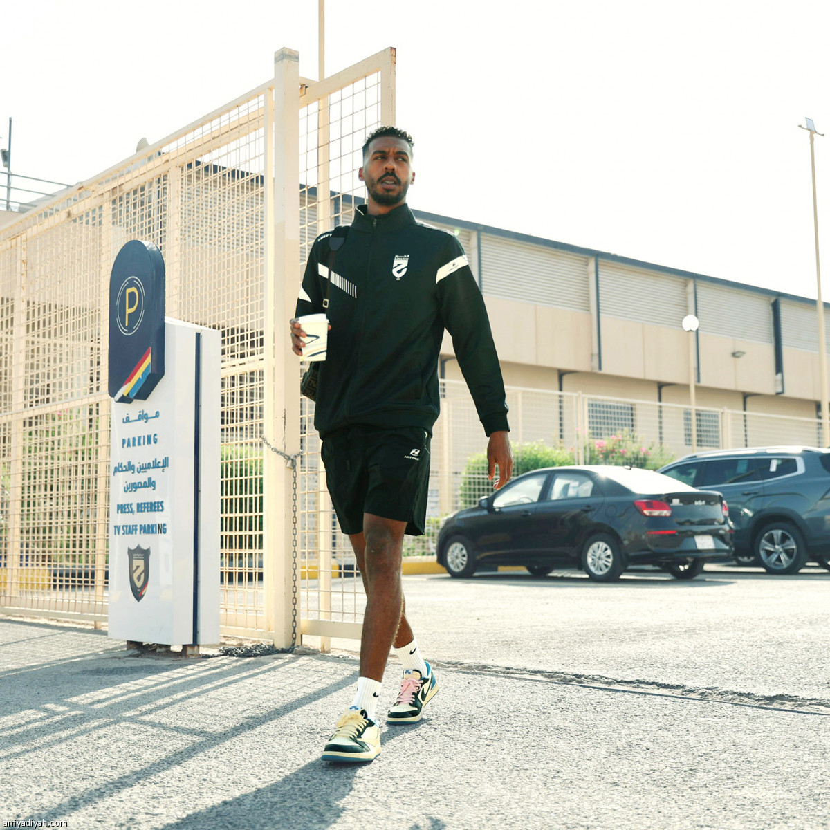 الحزم يغادر