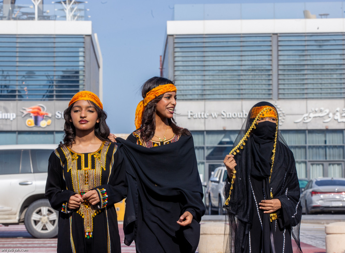 احتفالات.. وأزياء تاريخية