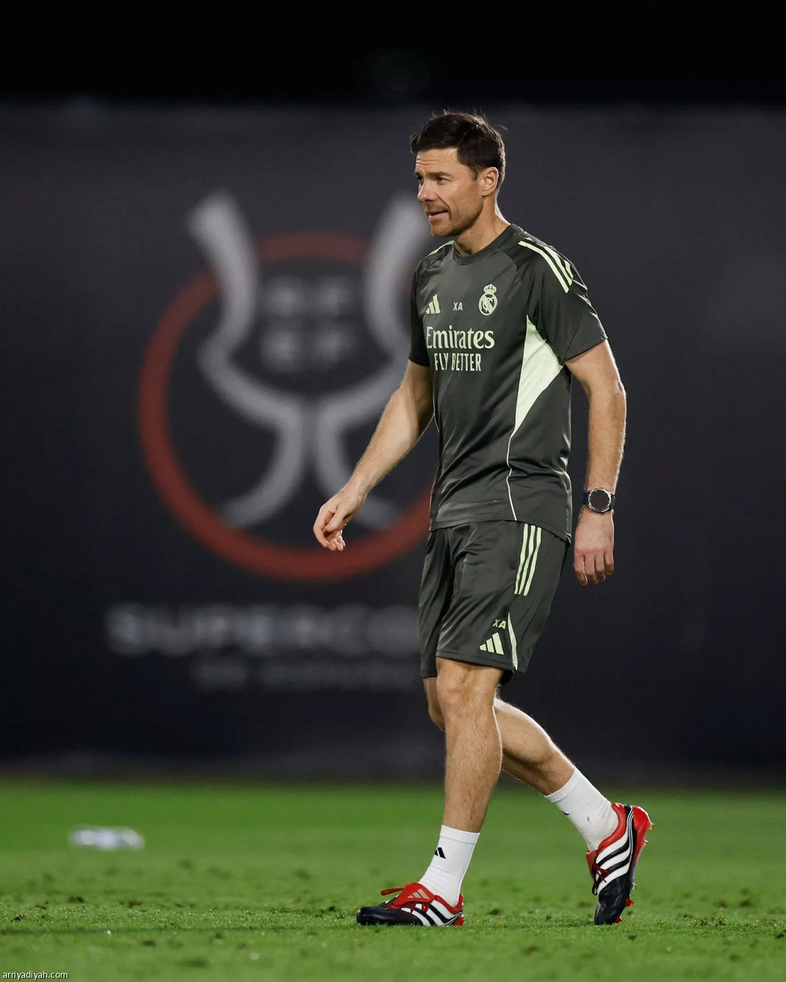 الريال.. ضغط واستحواذ